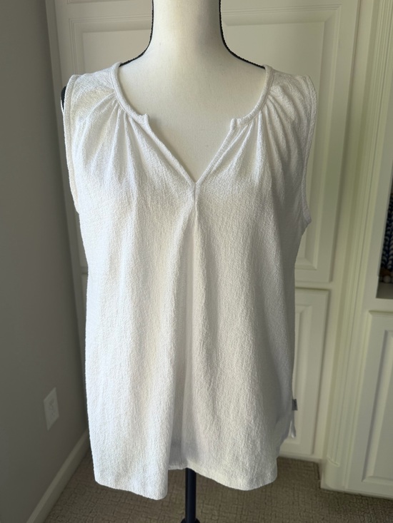 Eddie Bauer Tops - Eddie Bauer White Textured V-Neck Sleeveless Tank